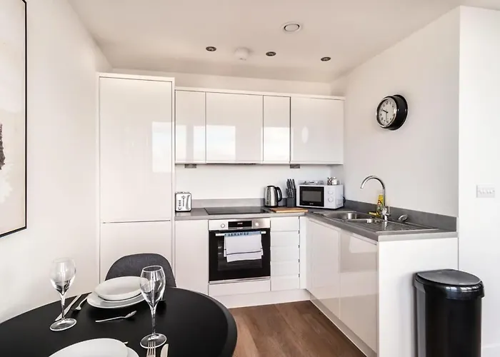 Stayzeni, Alexandra Rise