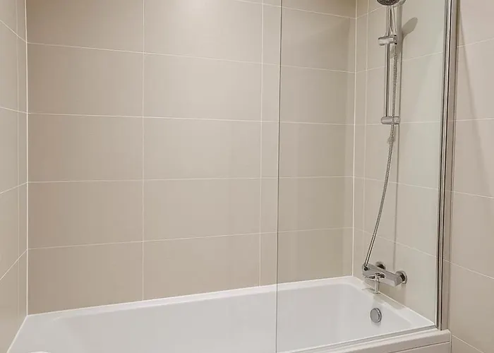 아파트 Cozy Two Bed With Juliet Balcony And Free Secure Parking