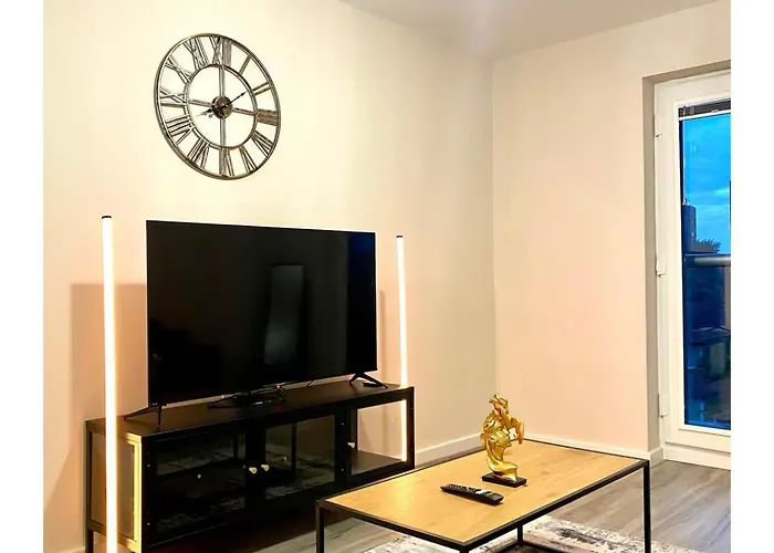 Cozy Two Bed With Juliet Balcony And Free Secure Parking Apartamento *