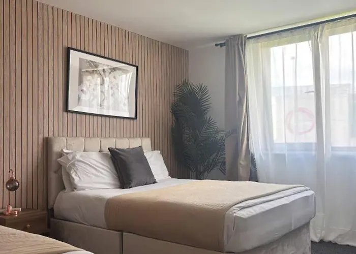 Salford Quays 4 Guests / Parking