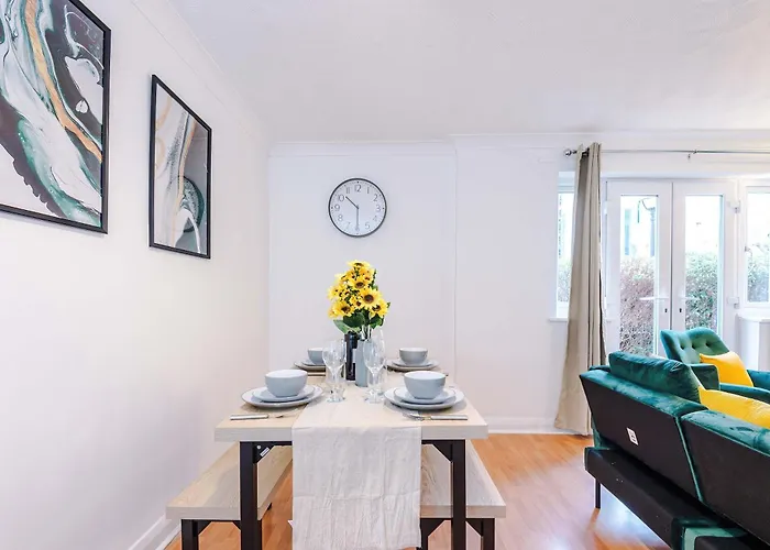 Comfy 1br In Salford, Kitchen, Wifi And Parking