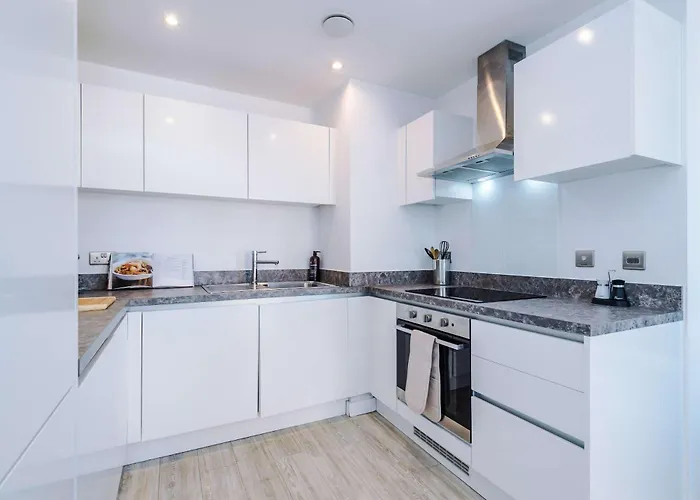 Beautiful 2 Bedroom *