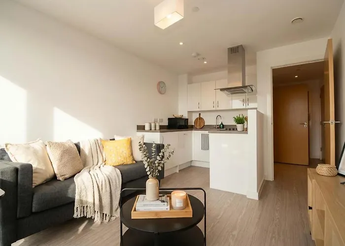 Modern 1 Bed With Views In דירה