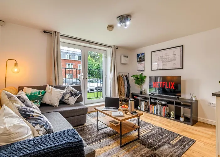 2br Flat - Free Parking - Old Trafford - Weekly Rates