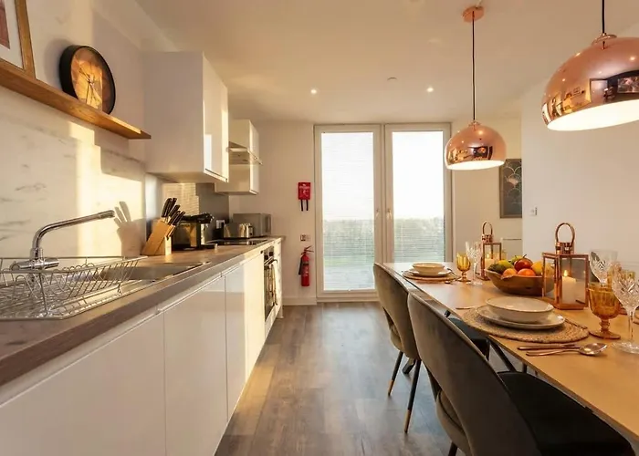 Modern & Spacious 2 Bed By Old Trafford *