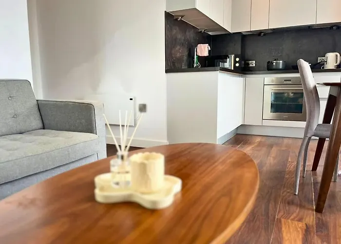 Joyful Group - Stylish 2br Retreat On Regent Road