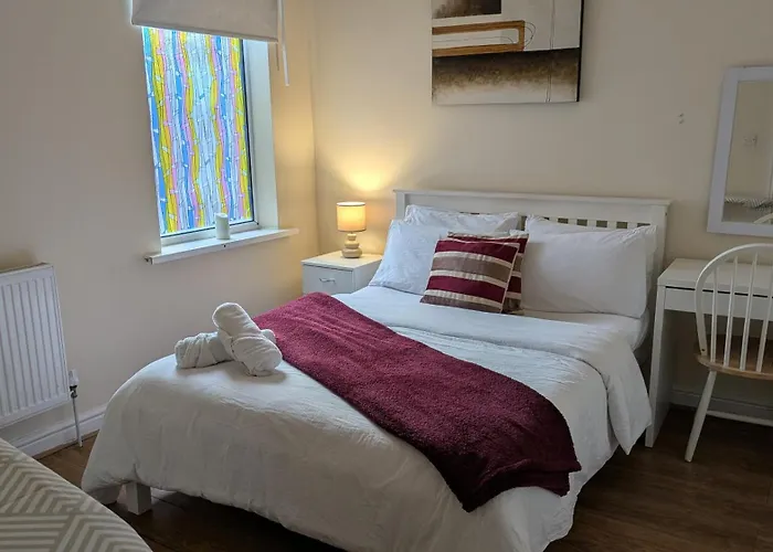 Entire 2 Bedroom Cosy Flat Near Centre Apartment *