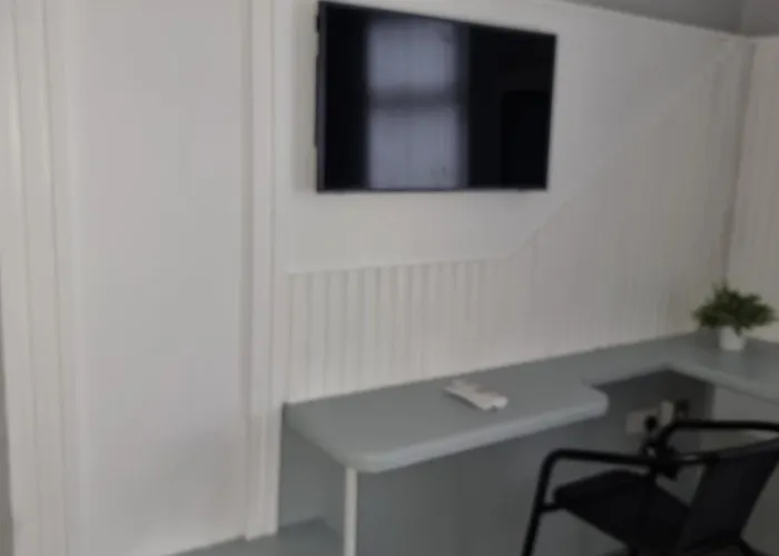 Newly Refurbished 2- Bed Stylish 아파트