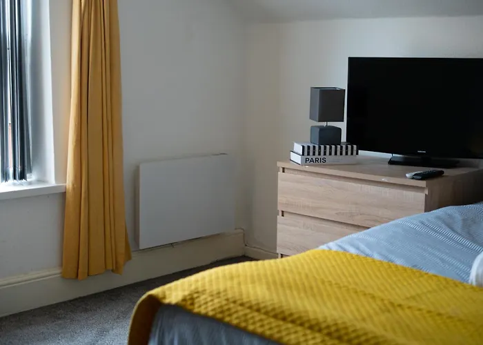 Modern 3-bedroom Near Centre شقة *