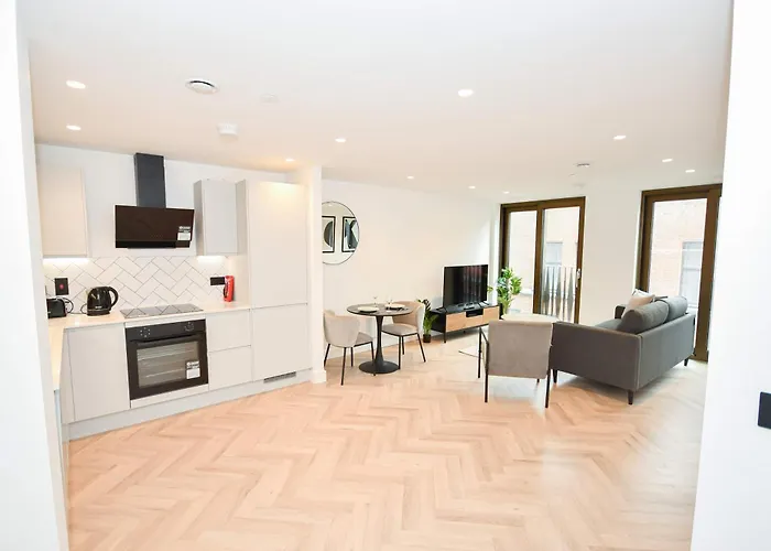 Modern 1 Bed Flat In W Balcony Apartment Manchester