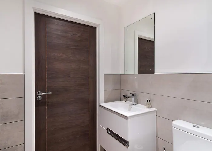 Zeni, Alexandra Rise Smart