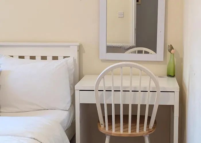 Entire 2 Bedroom Cosy Flat Near Centre Apartman *