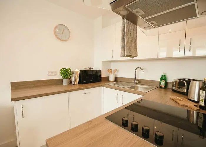 Modern 1 Bed With Views In