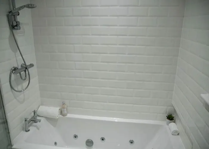 Spacious 1 Bed Near Etihad