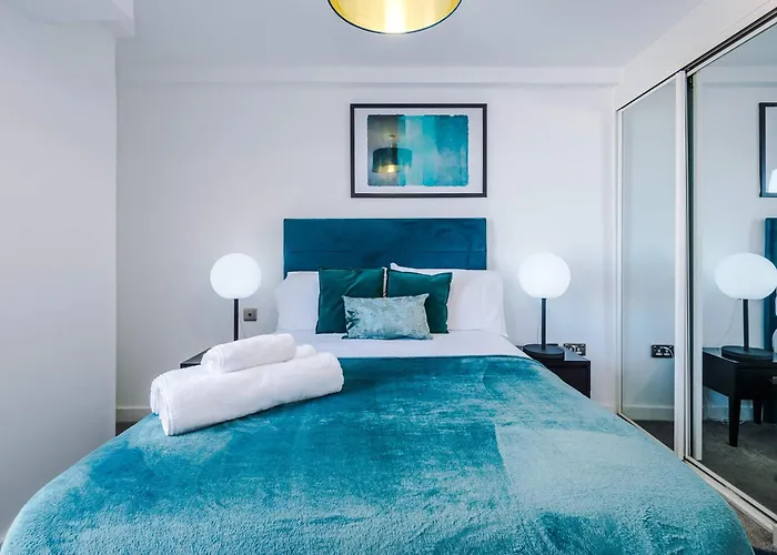 Beautiful 2 Bedroom 公寓 *