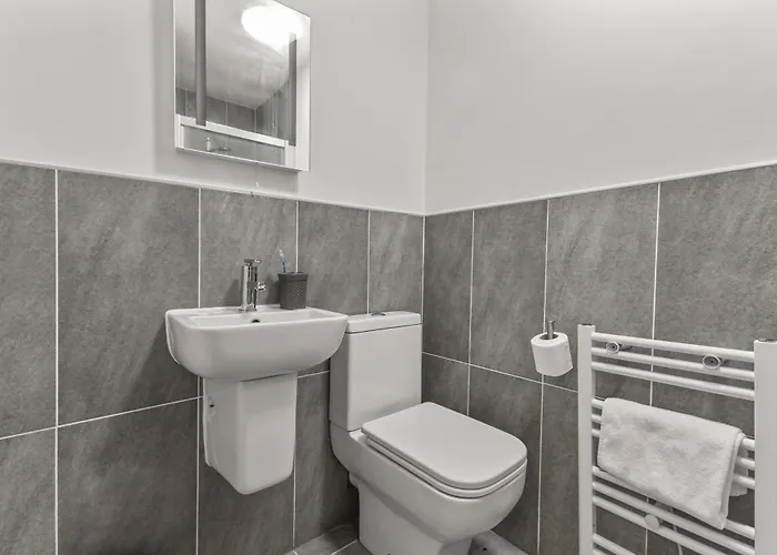 Bloom - Centre - Gated Parking Apartament