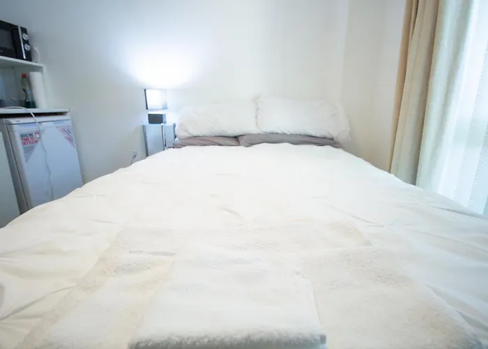 Close To Centre 3-bed Townhouse, Sleeps 7, Free Parking, Great Transport Links * Manchester