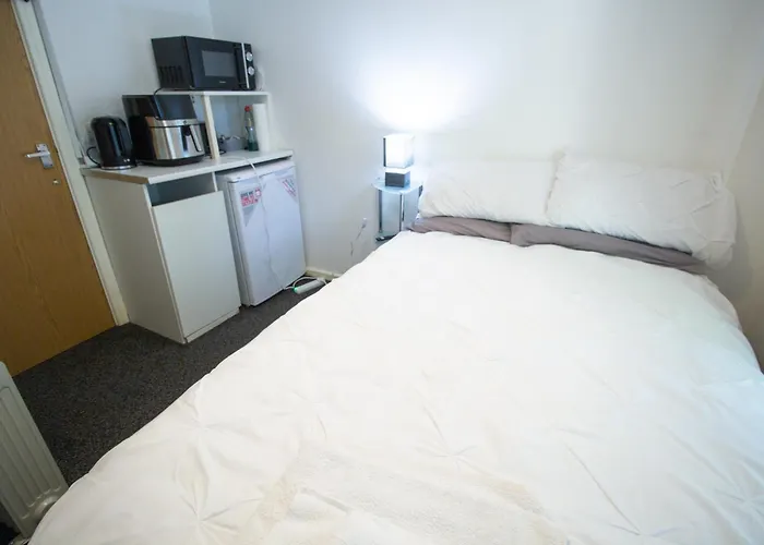 Close To Centre 3-bed Townhouse, Sleeps 7, Free Parking, Great Transport Links Lejlighed