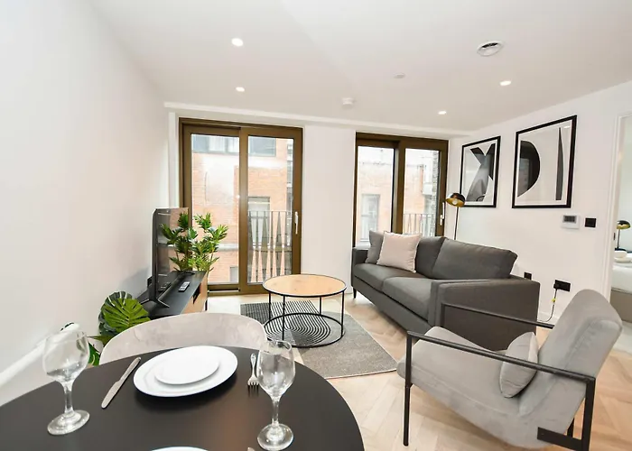 Modern 1 Bed Flat In W Balcony 맨체스터