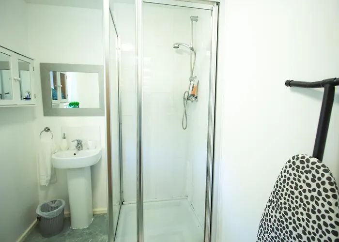 Close To Centre 3-bed Townhouse, Sleeps 7, Free Parking, Great Transport Links Lejlighed