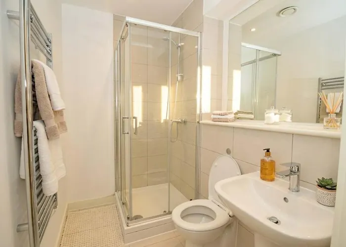 Modern 1 Bed With Views In *