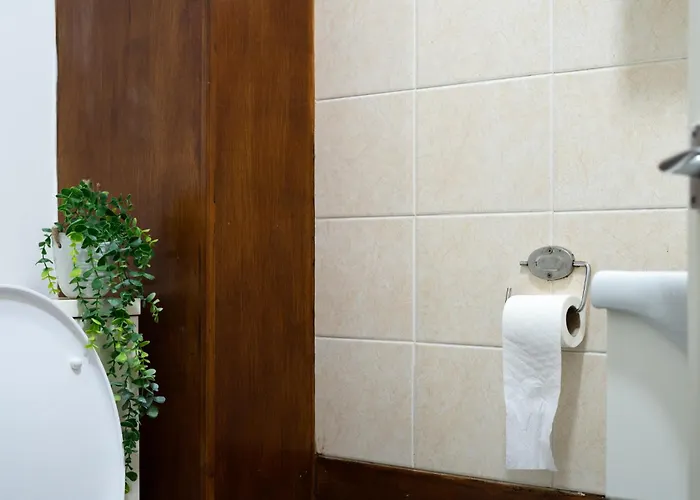 Modern 3-bedroom Near Centre شقة