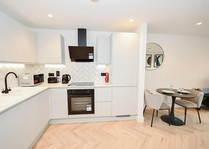 Modern 1 Bed Flat In W Balcony *