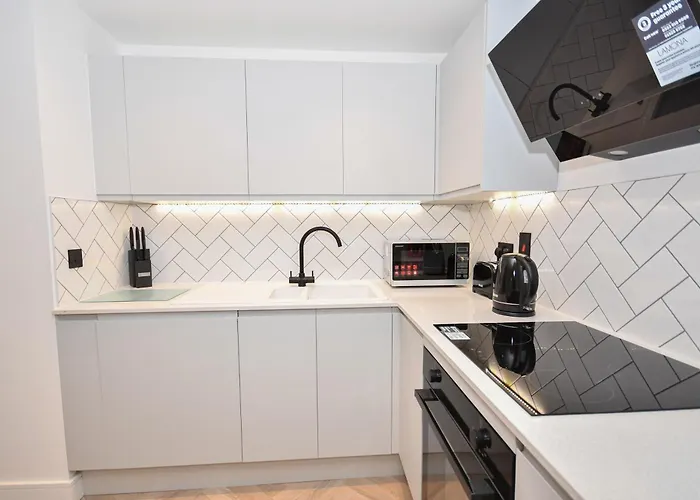 Modern 1 Bed Flat In W Balcony