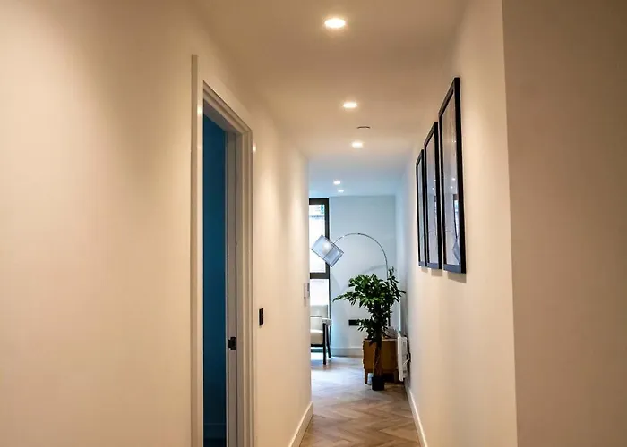 Fabulous 2 Bedroom In דירה