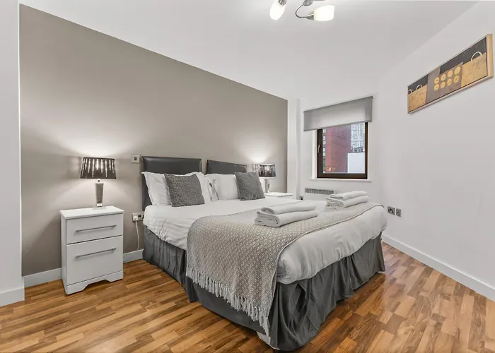 Bloom - Centre - Gated Parking Apartament *