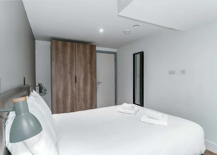 Modern 3bed Flat In W Security 아파트 *