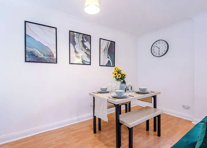 Comfy 1br In Salford, Kitchen, Wifi And Parking 아파트 *