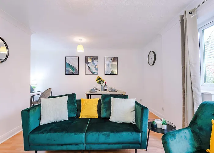 Comfy 1br In Salford, Kitchen, Wifi And Parking *