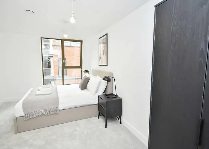 Modern 1 Bed Flat In W Balcony *