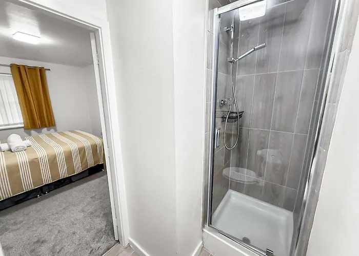 Lägenhet New Getaway House With 2 Free Parking Manchester