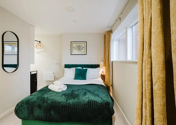 2 Bed Modern Flat, Castlefield, Citycentre, Parking, Self-checkin, Sleeps 4, Balcony, Wifi, Views *