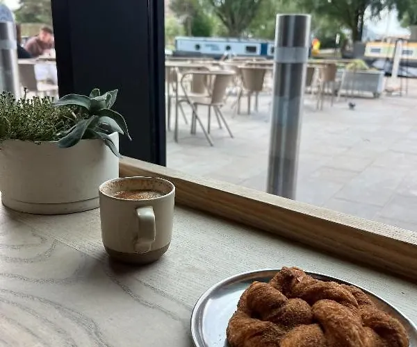 Chic Mill With Canal Views 曼彻斯特