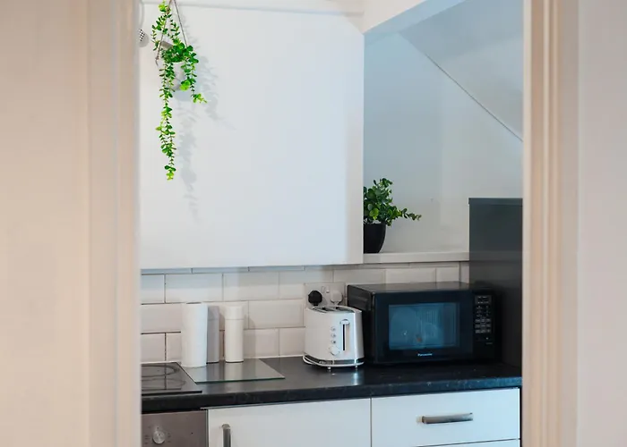 Modern 3-bedroom Near Centre شقة *