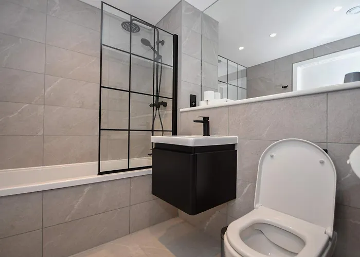 Modern 1 Bed Flat In W Balcony Apartment