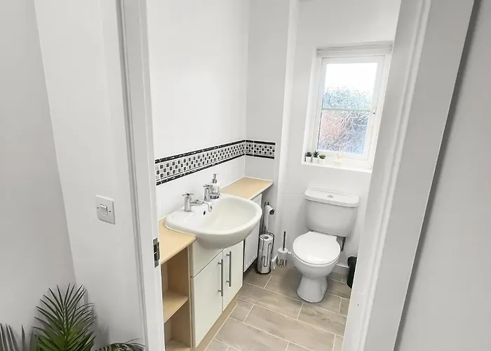 New Getaway House With 2 Free Parking Appartement