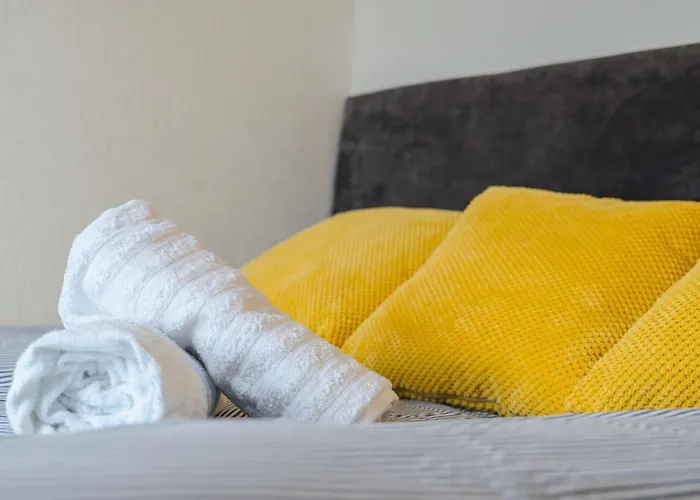 Modern 3-bedroom Near Centre