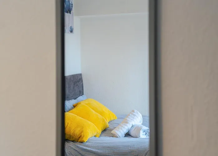 Modern 3-bedroom Near Centre *