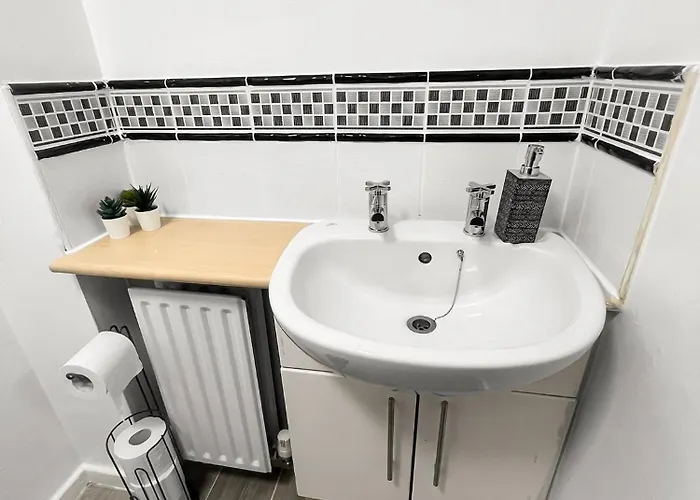 New Getaway House With 2 Free Parking * Mánchester