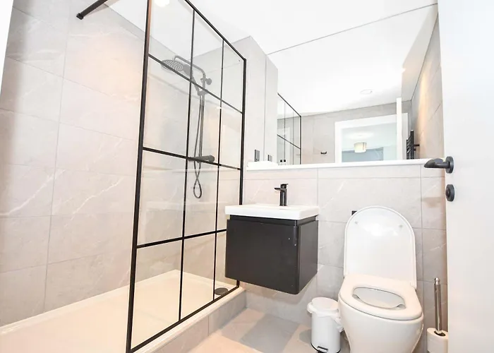 Contemporary 2 Bed *