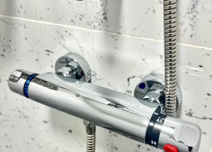 Lux Shared Flat With 2 Private Bedrooms And 2 Private En-suite Bathrooms Διαμέρισμα *