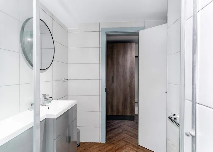 Modern 3bed Flat In W Security 맨체스터