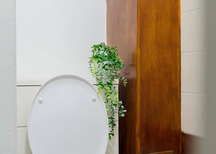 Modern 3-bedroom Near Centre شقة *