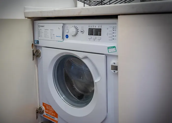 Bloom - Centre - Gated Parking Daire