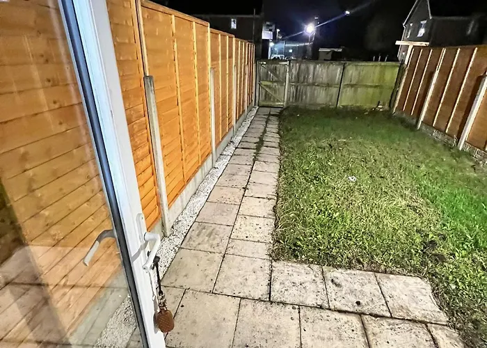 New Getaway House With 2 Free Parking *