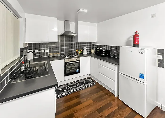 New Getaway House With 2 Free Parking Appartement *